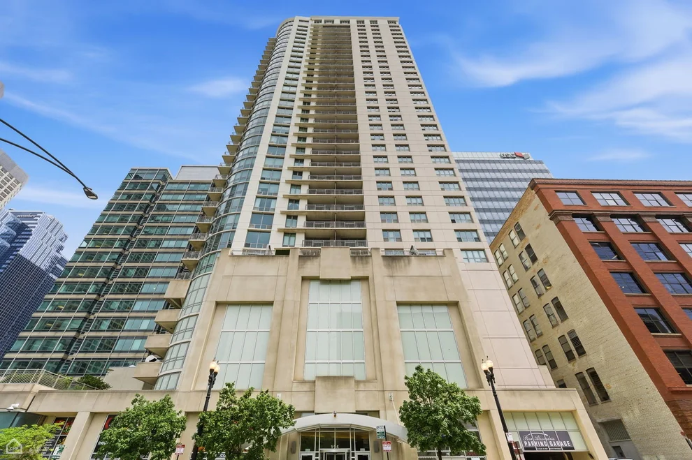Unit for sale at 125 S Jefferson Street, Chicago, IL 60661