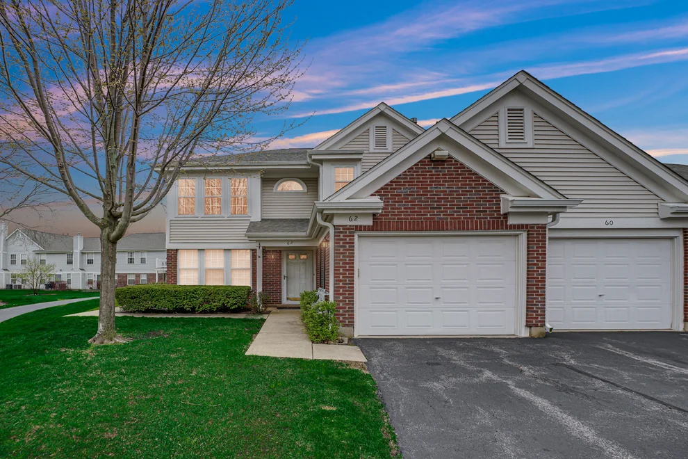 Unit for sale at 62 Winding Run Lane, Streamwood, IL 60107