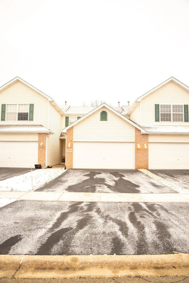 Unit for sale at 16016 W Iroquois Drive, Lockport, IL 60441