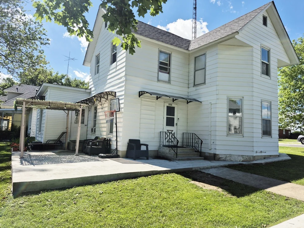 Unit for sale at 222 N Maple Street N, Cullom, IL 60929
