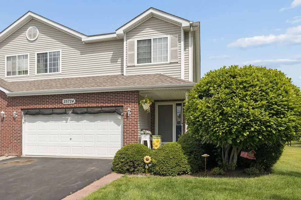 Unit for sale at 25724 S Red Stable Lane, Channahon, IL 60410