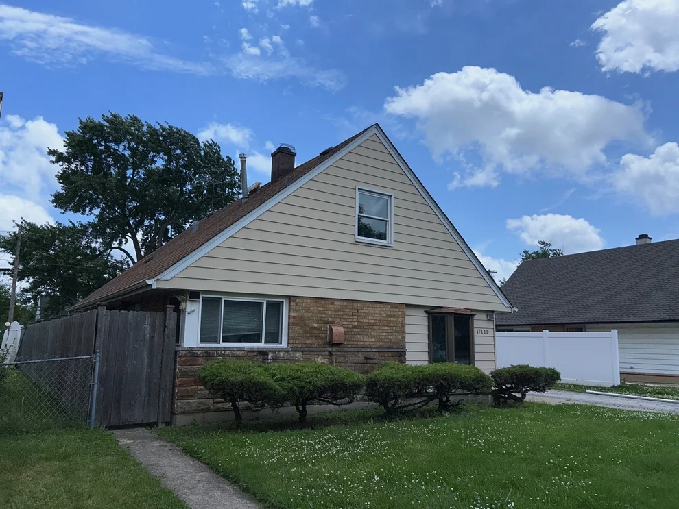 Unit for sale at 17111 Oakwood Avenue, Lansing, IL 60438