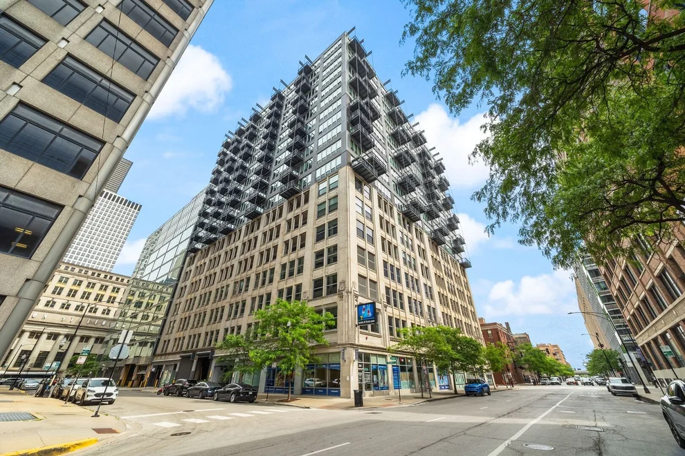 Unit for sale at 565 W Quincy Street, Chicago, IL 60661