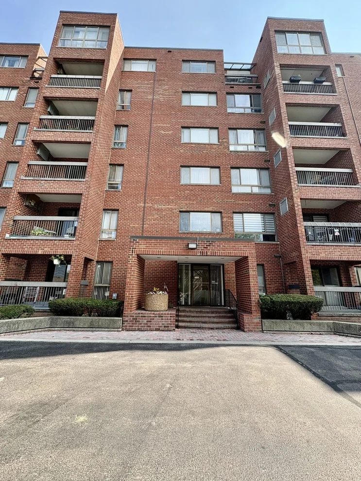Unit for sale at 701 Forum Square, Glenview, IL 60025
