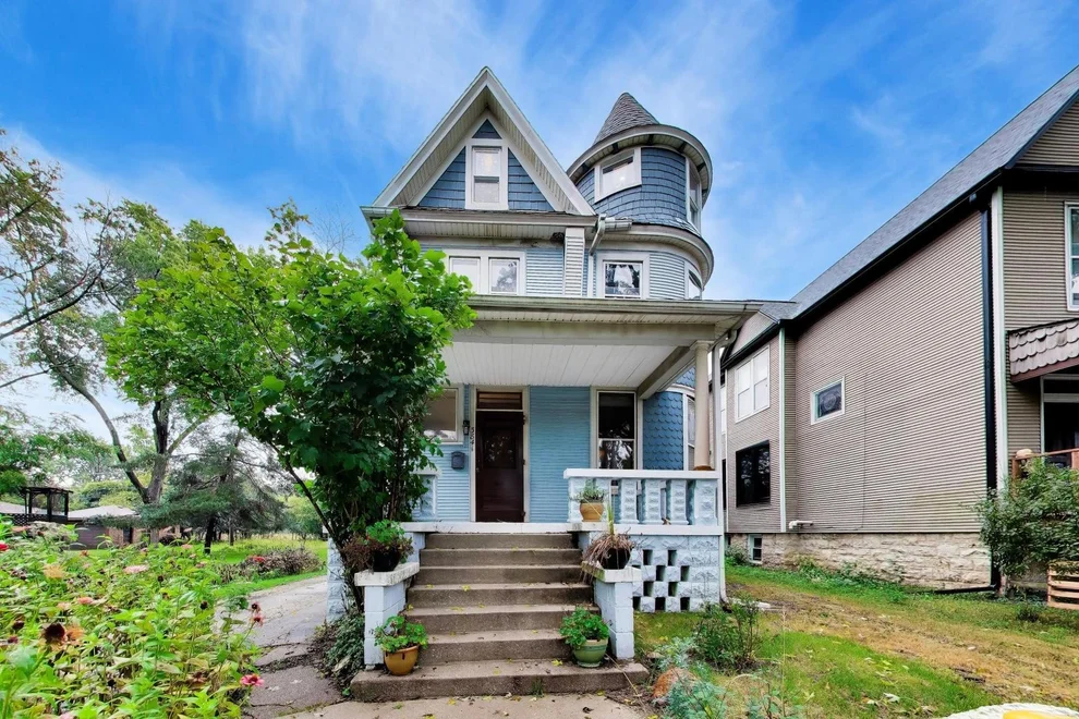 Unit for sale at 3841 Woodside Avenue, Brookfield, IL 60513