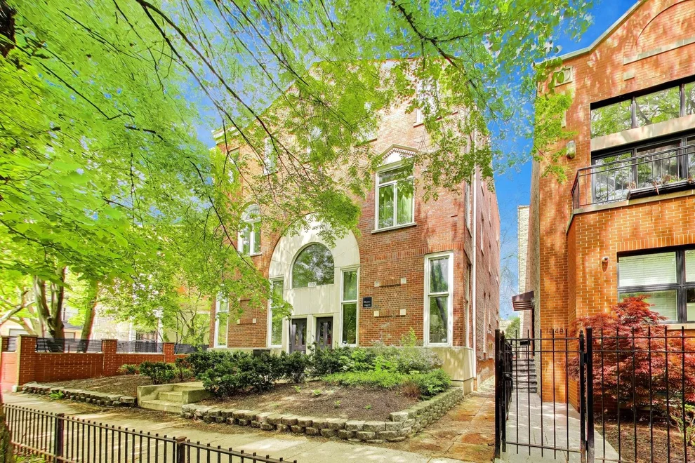 Unit for sale at 1050 W Webster Avenue, Chicago, IL 60614