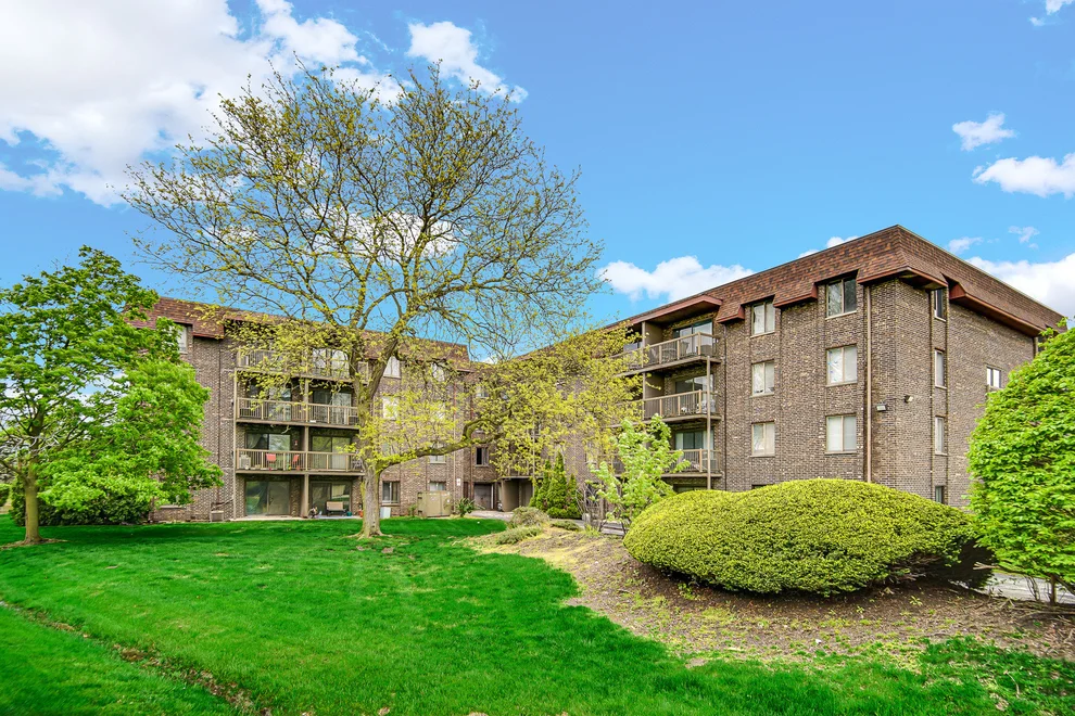 Unit for sale at 820 Elder Road, Homewood, IL 60430