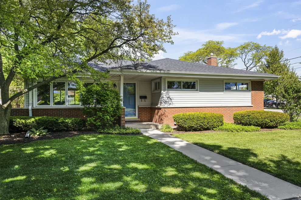 Unit for sale at 132 N PHELPS Avenue, Arlington Heights, IL 60004