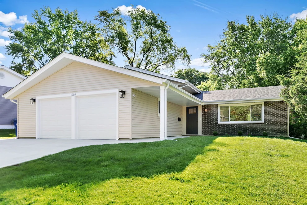 Unit for sale at 1005 Carlton Lane, Schaumburg, IL 60193