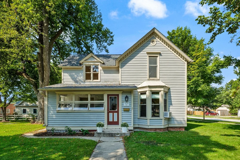 Unit for sale at 24 N Benton Street, Palatine, IL 60067