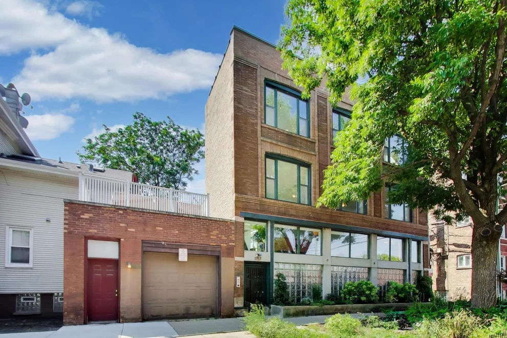Unit for sale at 1757 W Sunnyside Avenue, Chicago, IL 60640