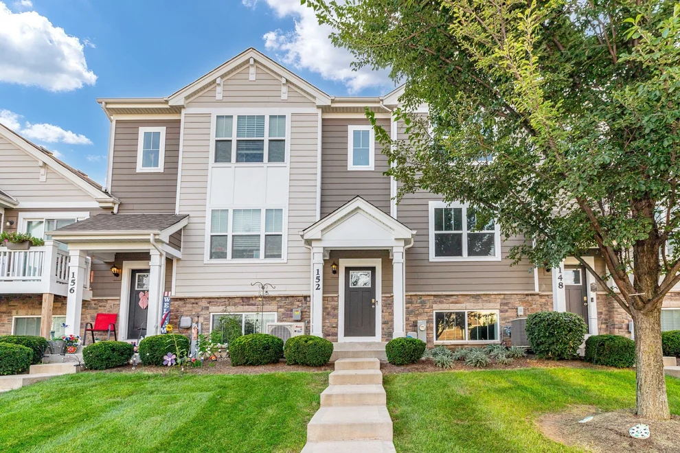 Unit for sale at 152 Goldenrod Drive, Elgin, IL 60124