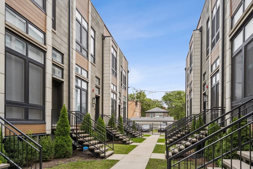 Unit for sale at 6209 S Ellis Avenue, Chicago, IL 60637