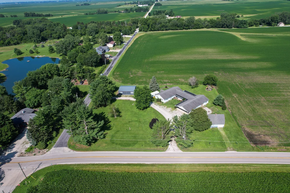 Unit for sale at 122 County Road 2150 North, Mahomet, IL 61853