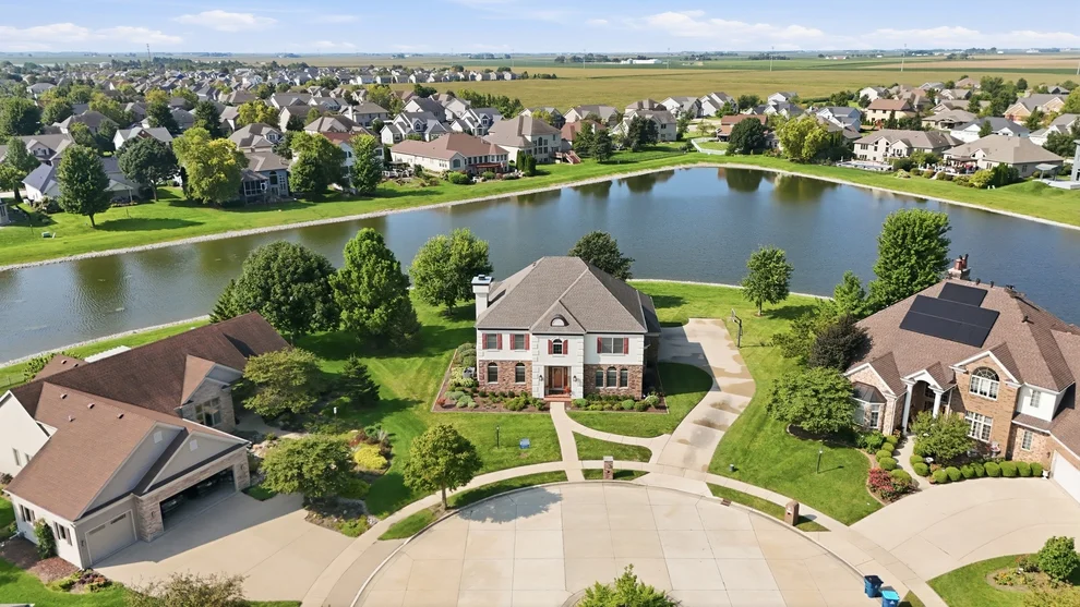 Unit for sale at 1607 Chestnut Grove Court, Champaign, IL 61822
