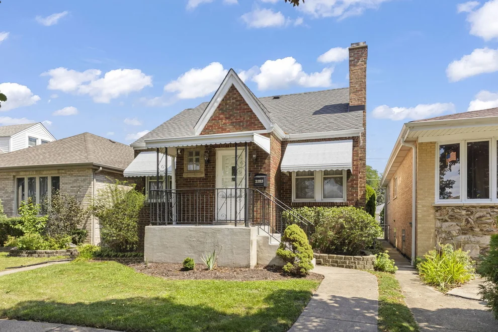 Unit for sale at 2353 Hainsworth Avenue, North Riverside, IL 60546