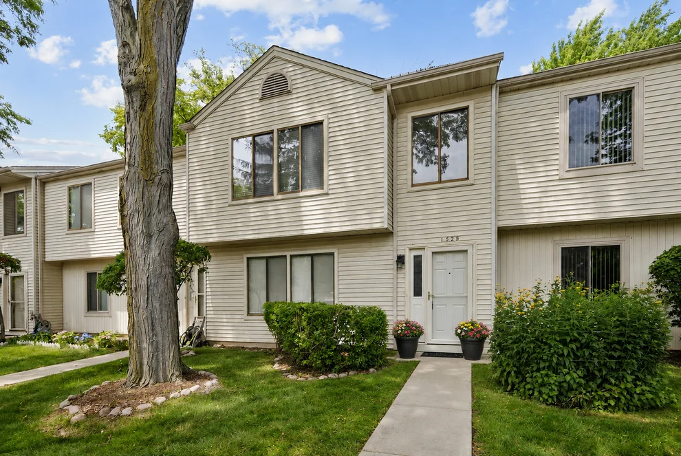 Unit for sale at 1525 Yale Court, Elk Grove Village, IL 60007