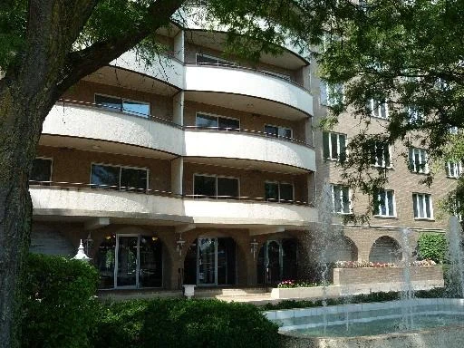 Unit for sale at 6400 N Cicero Avenue, LINCOLNWOOD, IL 60712