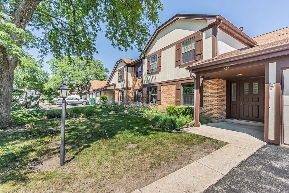 Unit for sale at 1538 Springview Court, Wheeling, IL 60090