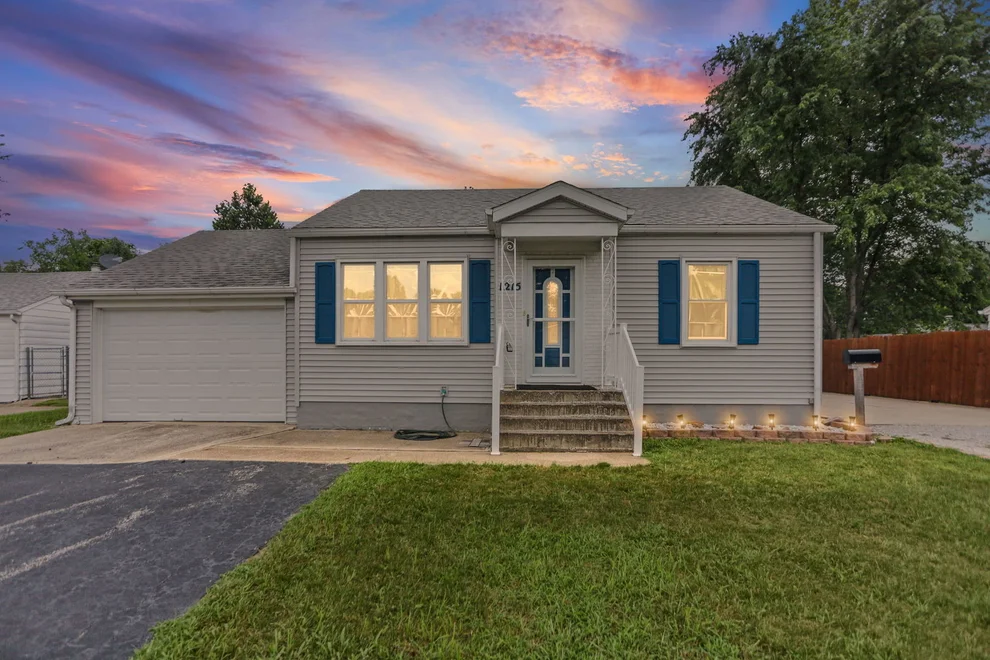 Unit for sale at 1215 S Lincoln Boulevard, Centralia, IL 62801