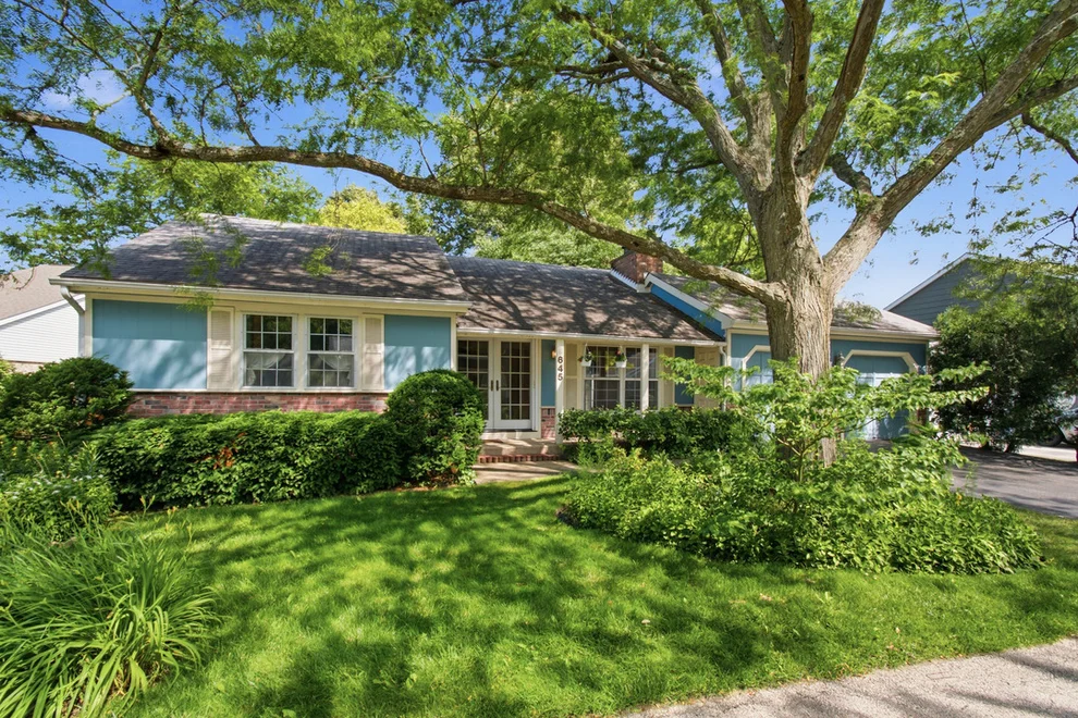 Unit for sale at 645 Stout Court, Gurnee, IL 60031