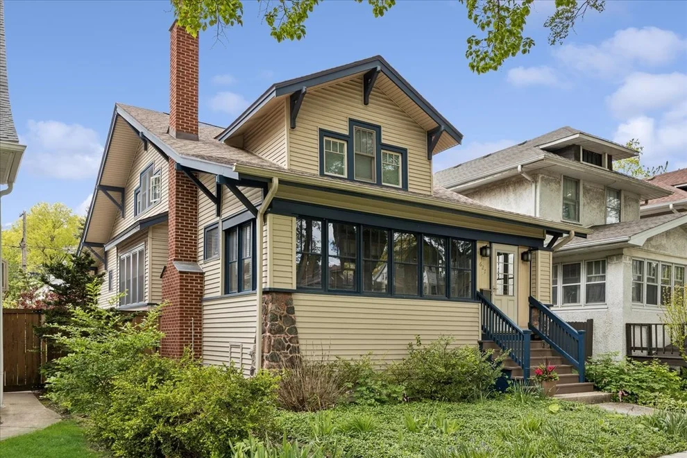 Unit for sale at 627 S East Avenue, Oak Park, IL 60304