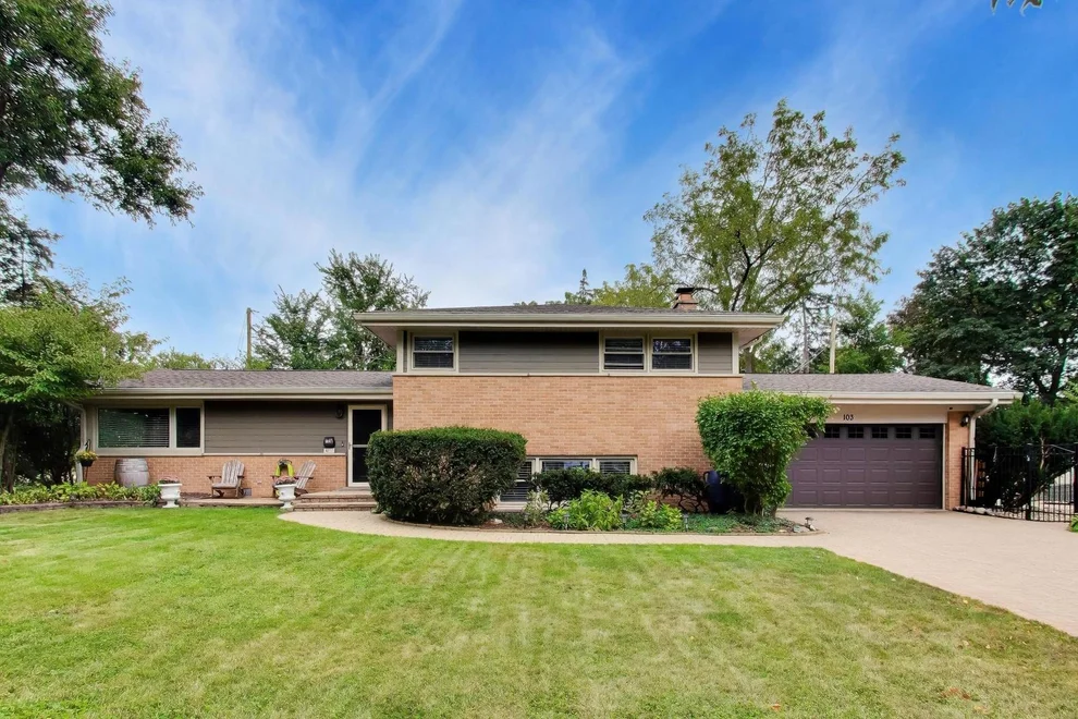 Unit for sale at 103 S Windsor Drive, Arlington Heights, IL 60004