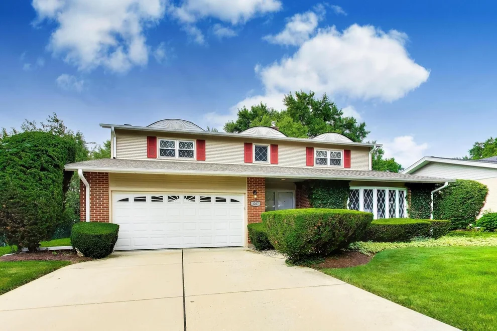 Unit for sale at 1207 W Thomas Street, Arlington Heights, IL 60004
