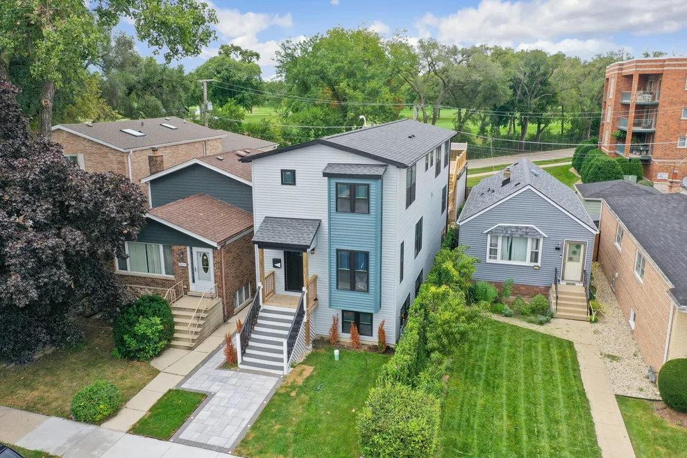 Unit for sale at 6672 W Montrose Avenue, Harwood Heights, IL 60706