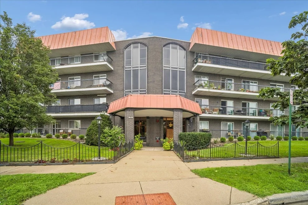Unit for sale at 4840 Foster Street, Skokie, IL 60077