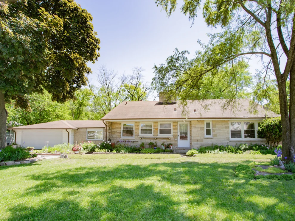 Unit for sale at 2521 Seminary Avenue, Des Plaines, IL 60016