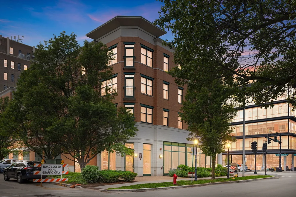 Unit for sale at 125 N Euclid Avenue, Oak Park, IL 60301