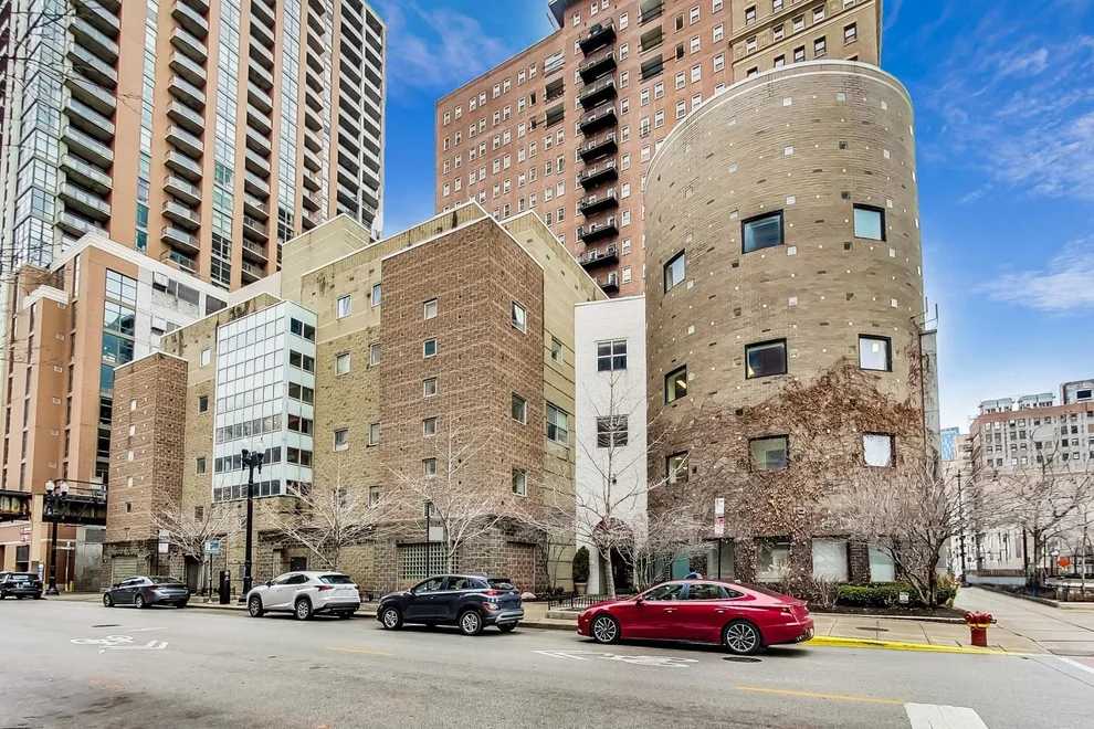 Unit for sale at 40 E 9TH Street, Chicago, IL 60605