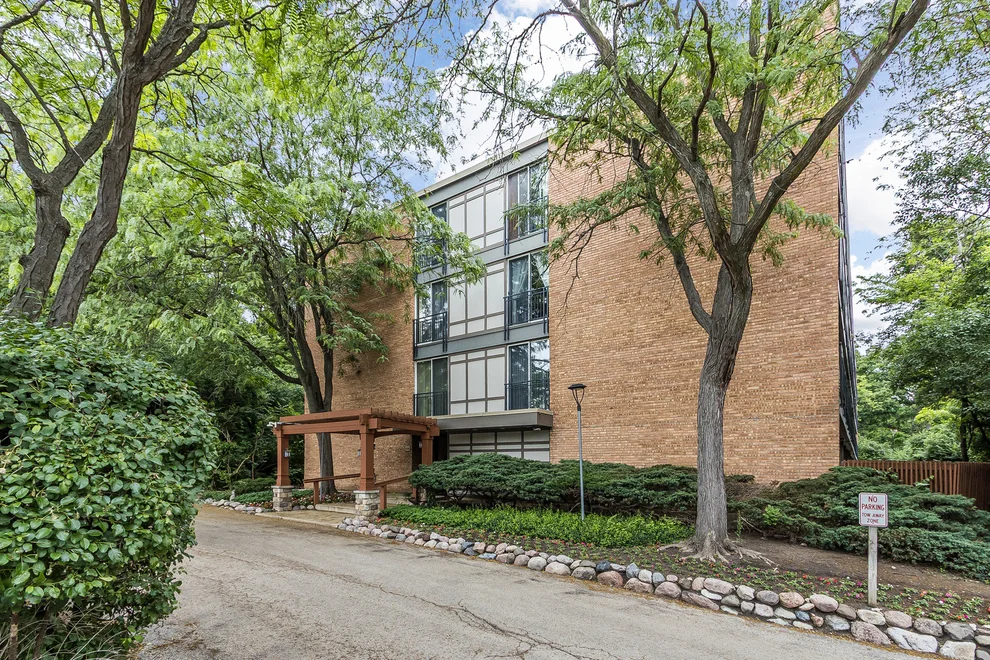 Unit for sale at 5830 Oakwood Drive, Lisle, IL 60532