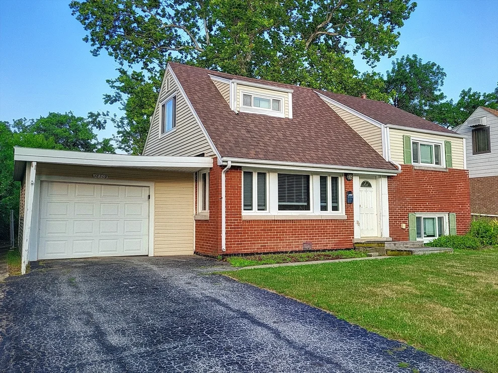 Unit for sale at 18509 Stedhall Road, Homewood, IL 60430