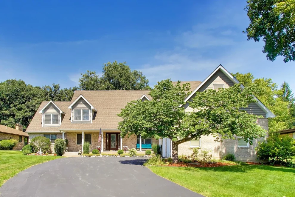 Unit for sale at 1004 N Harrison Street, Algonquin, IL 60102