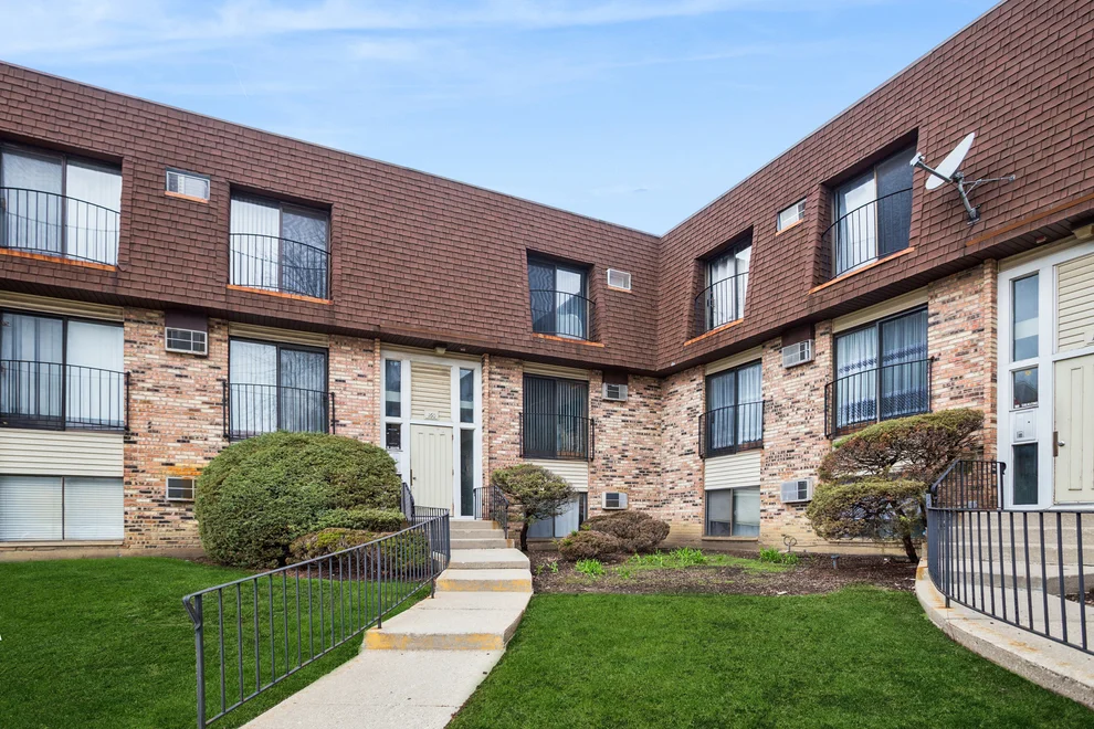 Unit for sale at 160 S WATERS EDGE Drive, Glendale Heights, IL 60139