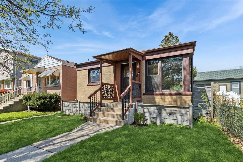 Unit for sale at 7106 W SUMMERDALE Avenue, Chicago, IL 60656