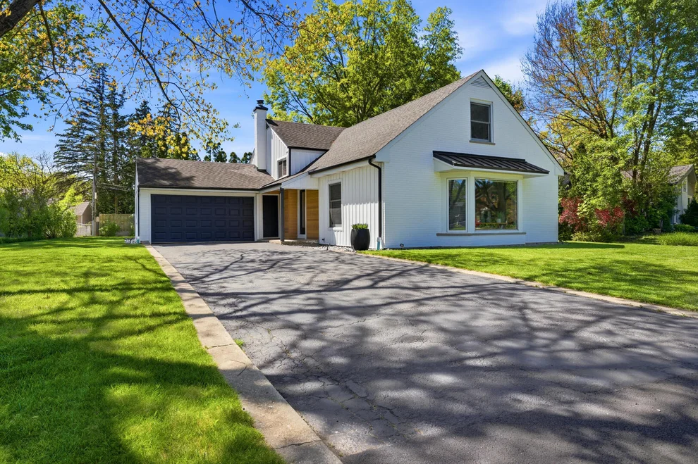 Unit for sale at 1917 E Cholo Lane, Mount Prospect, IL 60056