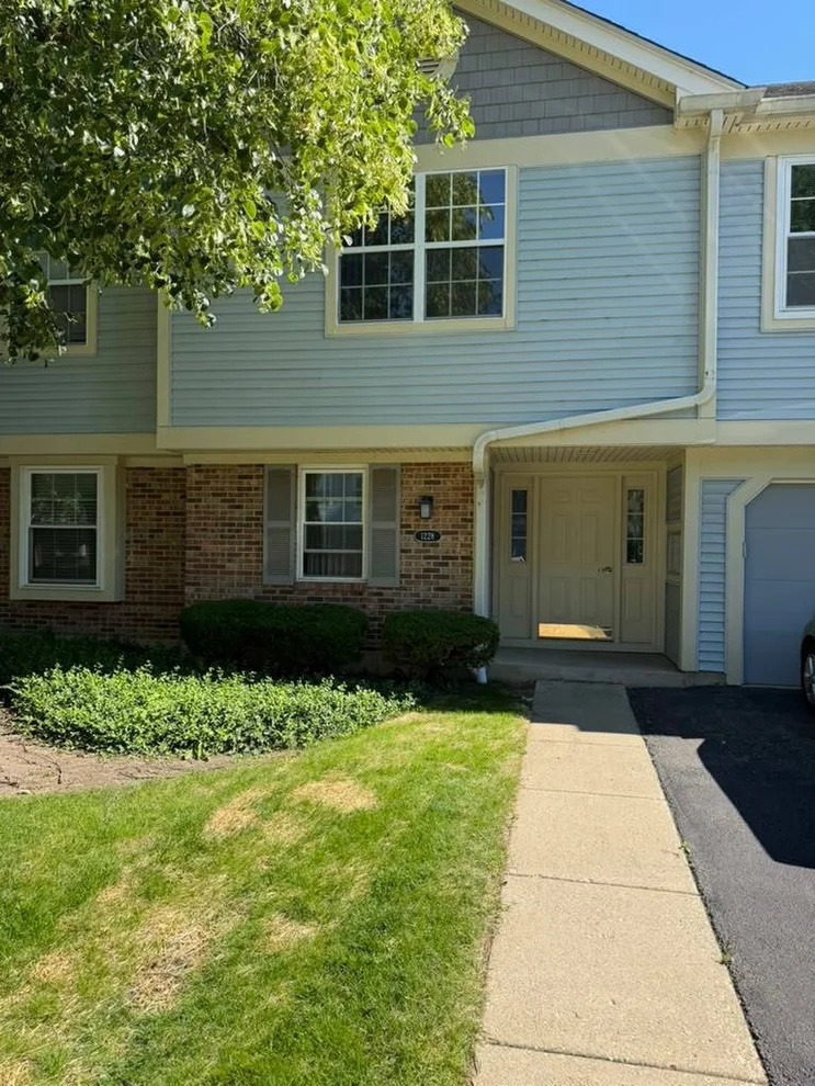Unit for sale at 1228 Bradwell Lane, Mundelein, IL 60060