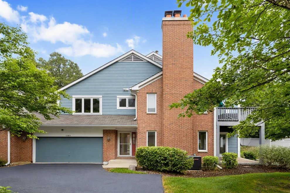 Unit for sale at 1545 N Courtland Drive, Arlington Heights, IL 60004