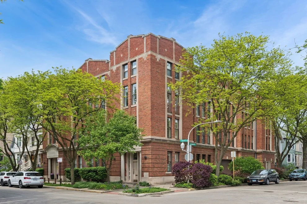 Unit for sale at 3100 N Kenmore Avenue, Chicago, IL 60657