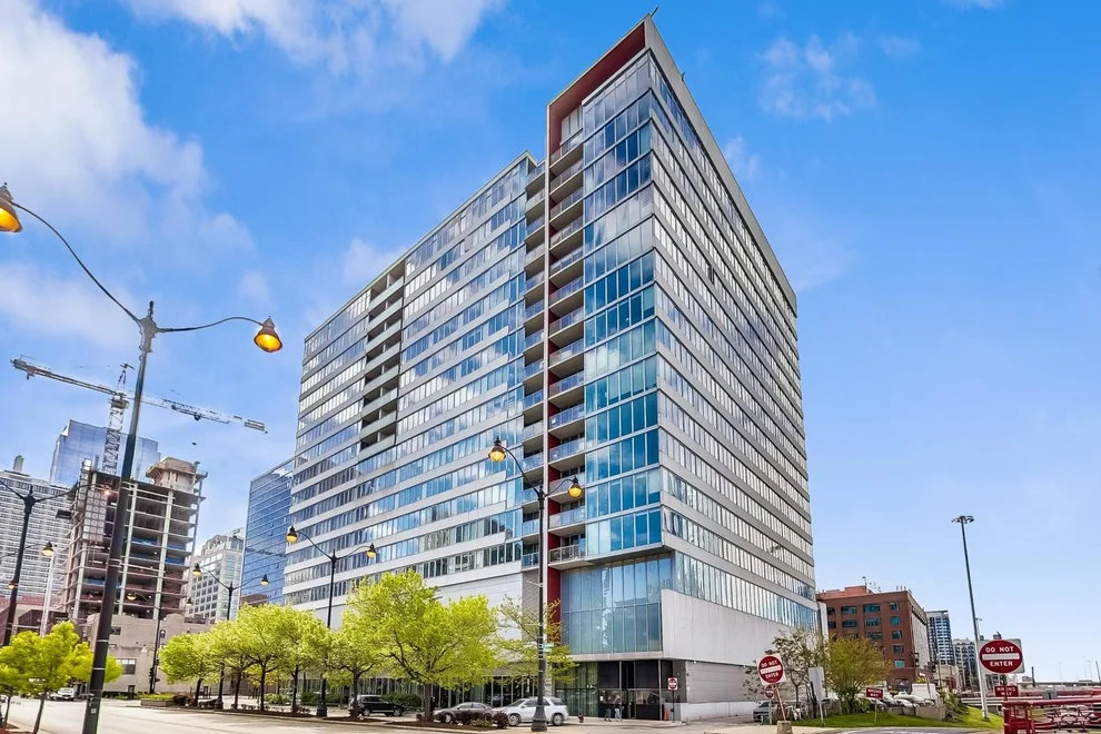 Unit for sale at 659 W RANDOLPH Avenue, Chicago, IL 60661
