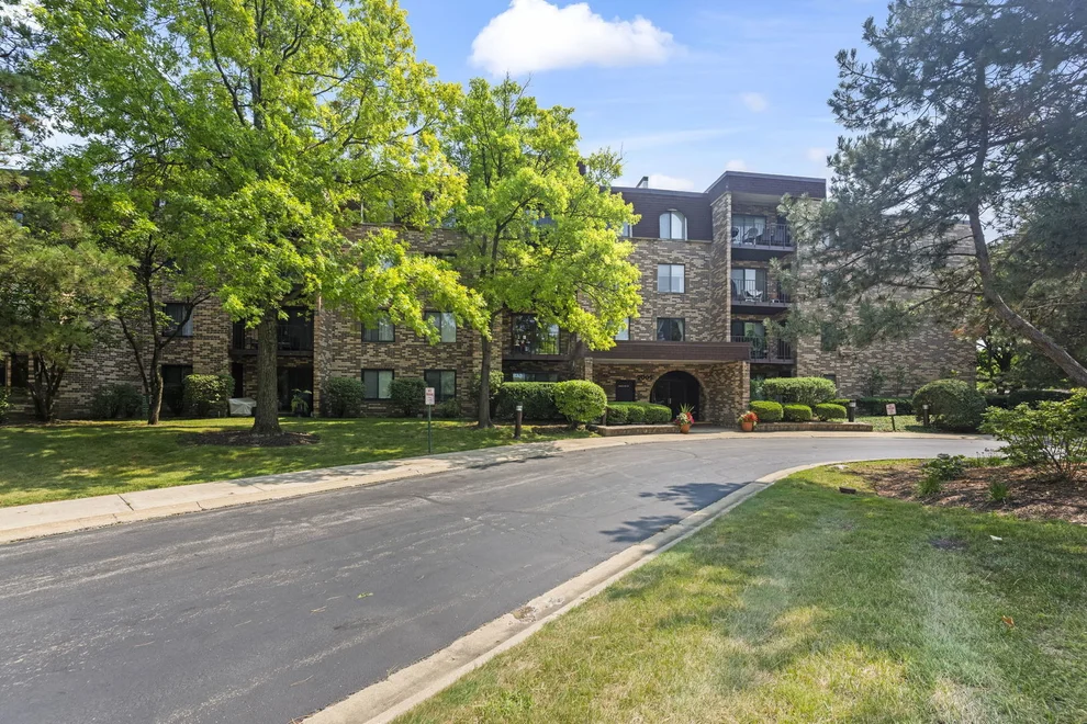 Unit for sale at 2005 Valencia Drive, Northbrook, IL 60062