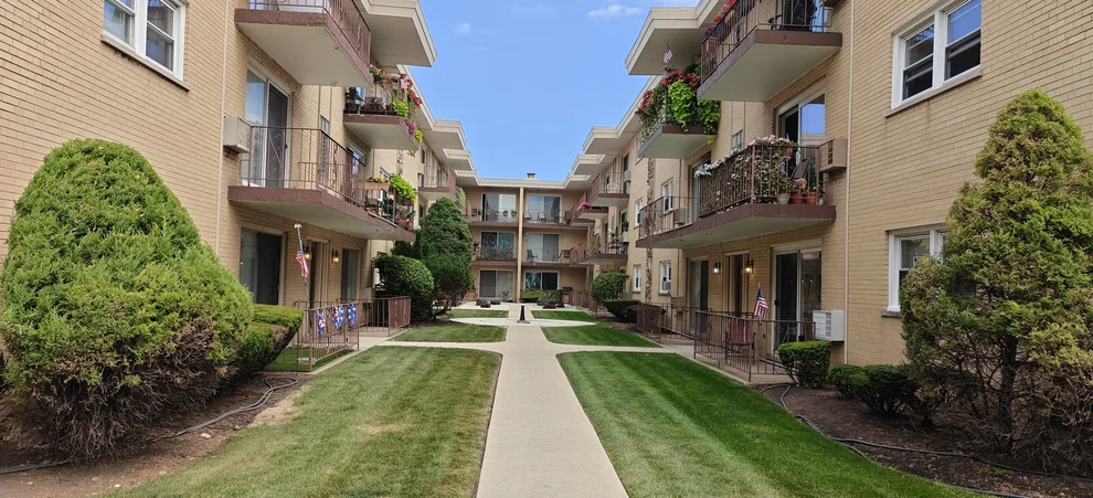 Unit for sale at 4835 N Central Avenue, Chicago, IL 60630