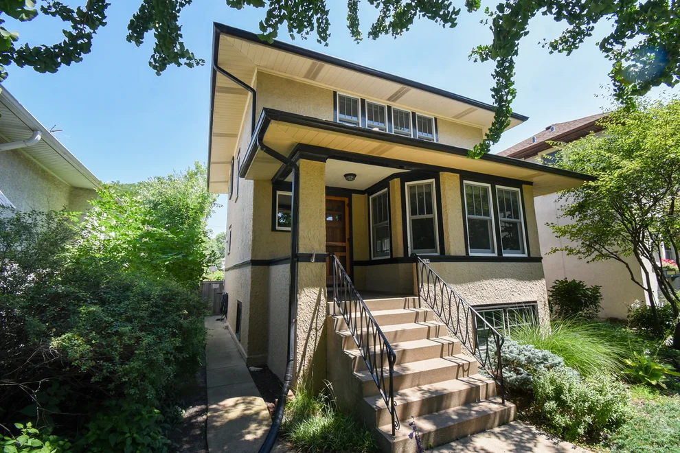 Unit for sale at 830 N Harvey Avenue, Oak Park, IL 60302