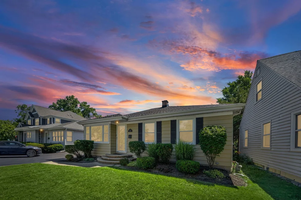 Unit for sale at 931 N Fernandez Avenue, Arlington Heights, IL 60004
