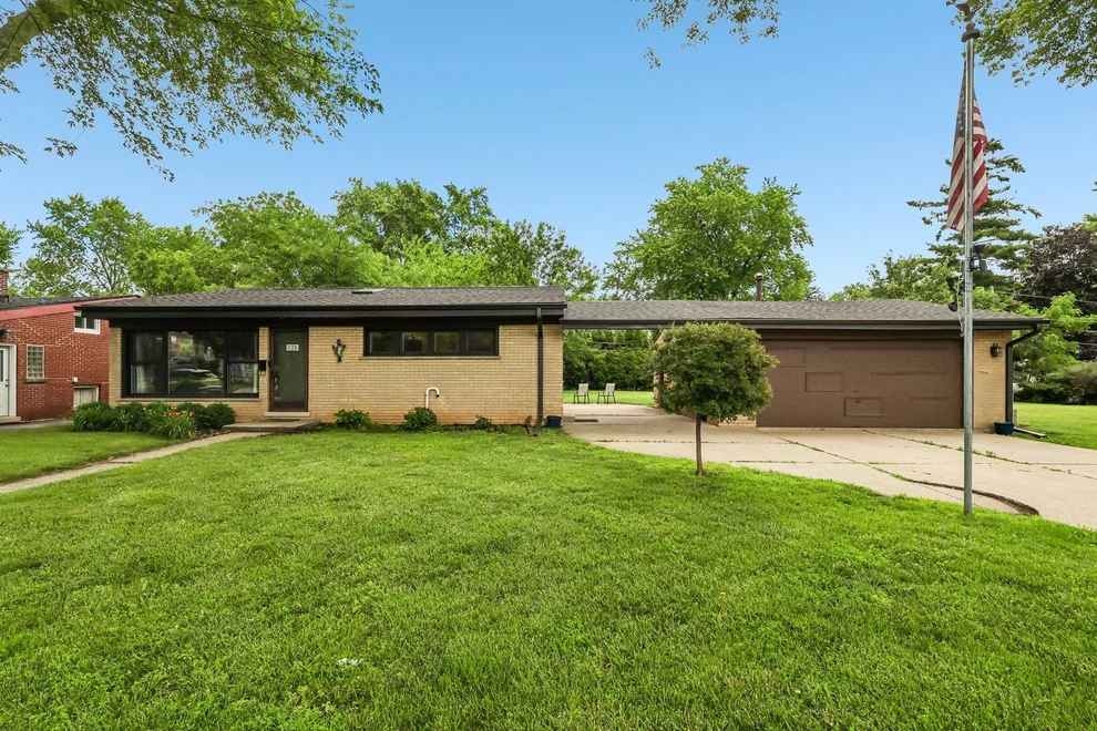 Unit for sale at 125 S Greeley Street, Palatine, IL 60067