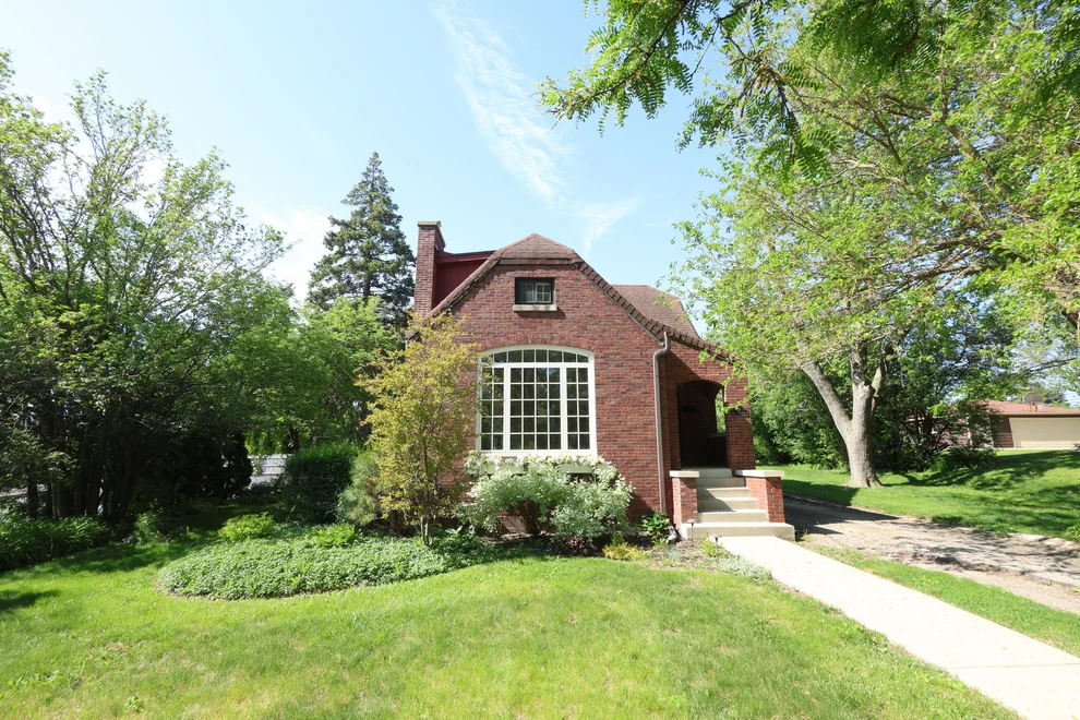 Unit for sale at 19 W Hattendorf Avenue, Roselle, IL 60172