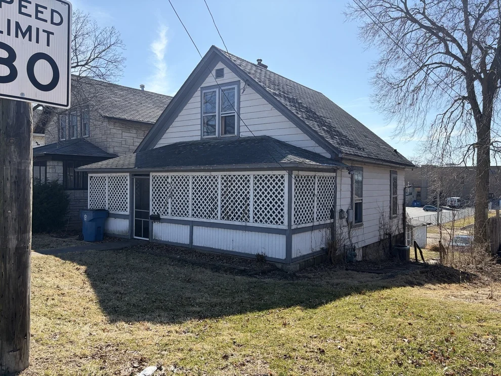 Unit for sale at 344 W Everett Street, Dixon, IL 61021
